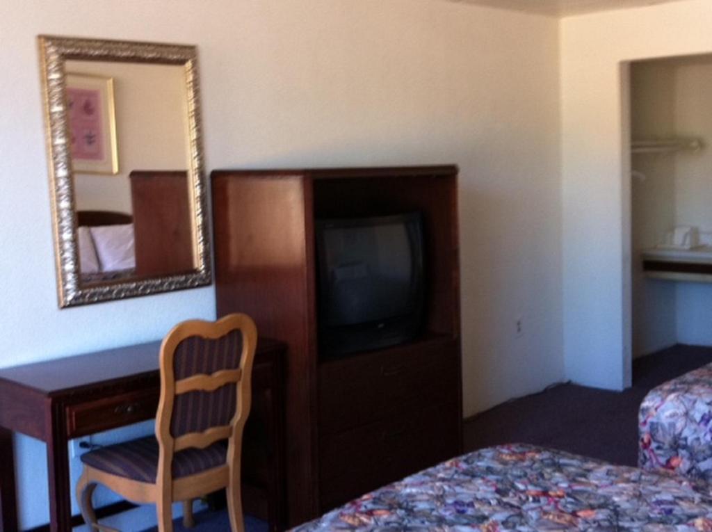 Kings Inn Valliant Room photo
