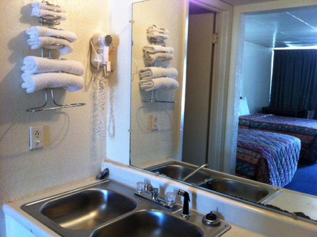 Kings Inn Valliant Room photo
