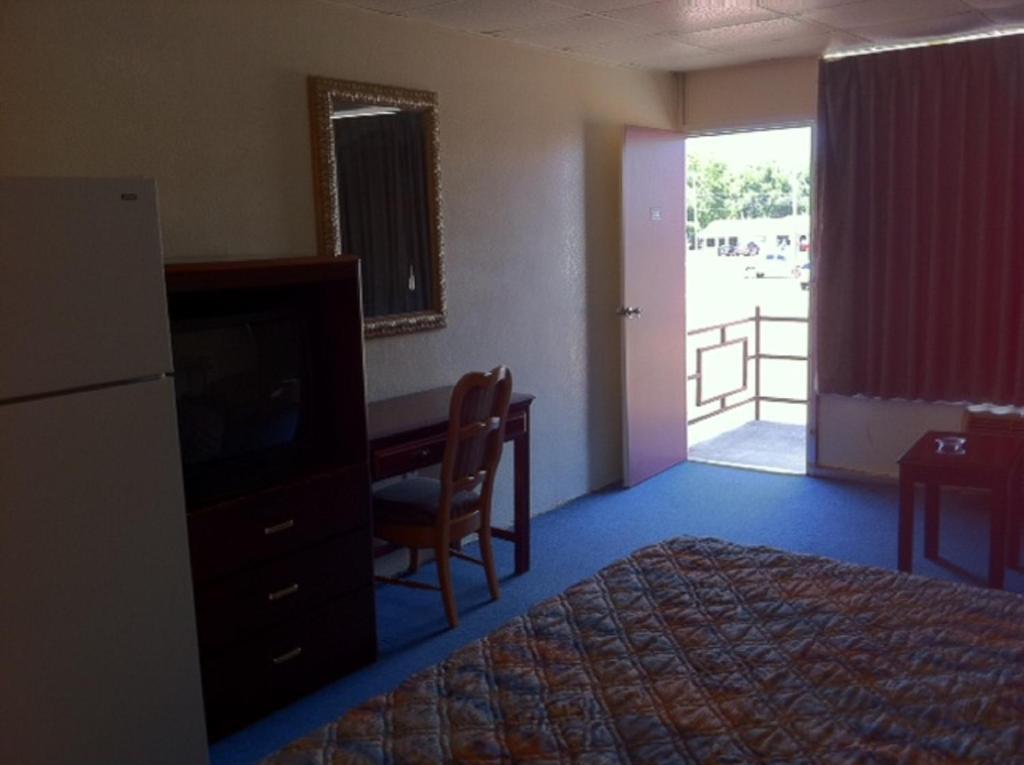 Kings Inn Valliant Room photo